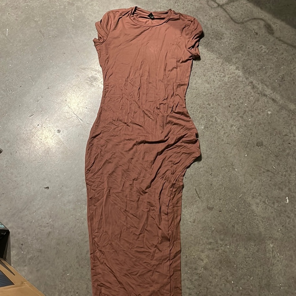 T shirt brown stretch dress side leg slit